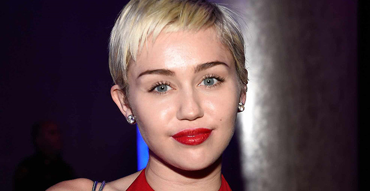 Miley Cyrus'tan Yeni Sevgilisiyle Yatak Pozu