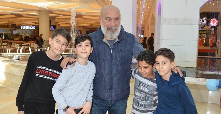 Mustafa Avkıran'a Hayranlarından Yoğun İlgi