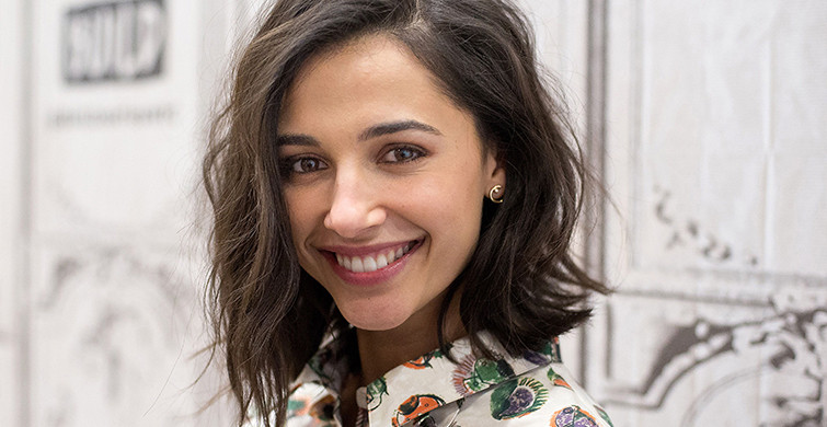 Naomi Scott Kimdir? Naomi Scott Boyu Kaç, Kilosu Kaç, Aslen Nereli, Sevgilisi Kimdir?