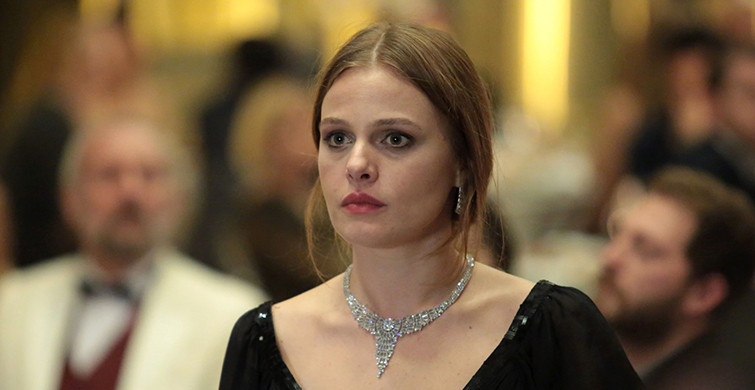 Naz Elmas Set Paylaşımıyla Beğeni Topladı