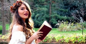 Nilay Cafer'den Dizi Sinyali