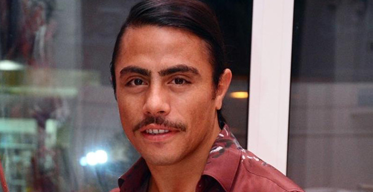 Nusret Beline Bağladığı Taşla Alay Konusu Oldu