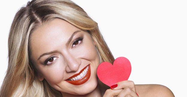 Hadise'nin Çok Konuşulan Kıyafeti