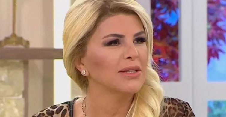 Nuray Sayarı kimdir? 