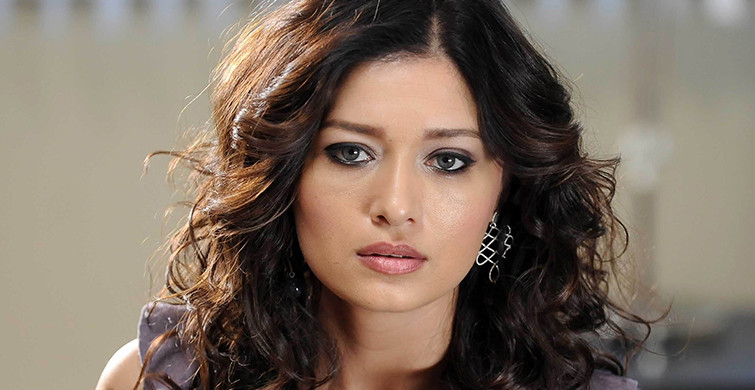 Nurgül Yeşilçay, Londra Paylaşımıyla Dikkat Çekti