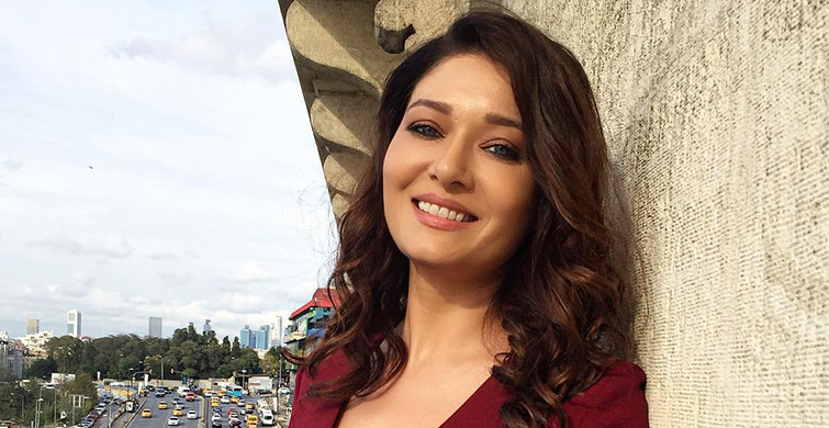 Nurgül Yeşilçay Sergi Açacak