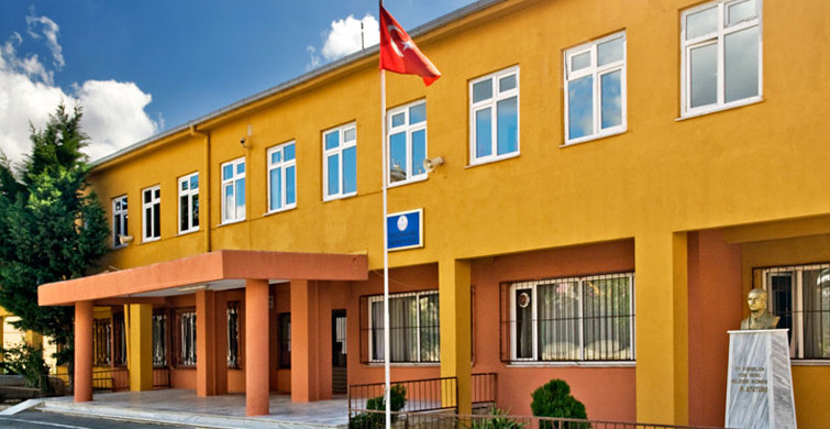 Öğrencinin başını zorla açtırıp okuldan çıkardılar