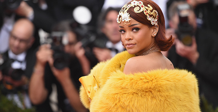 Rihanna Bikinili Fotoğrafı İle Olay Oldu