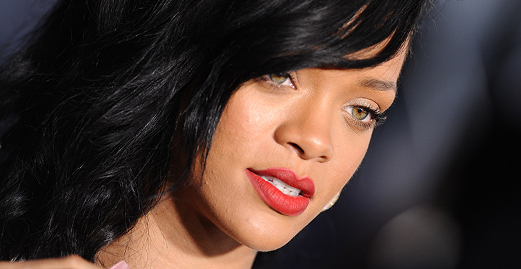 Rihanna Interview Magazine Dergisine Cesur Pozlar Verdi