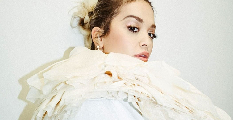 Rita Ora Cesur Paylaşımıyla Sosyal Medyayı Salladı