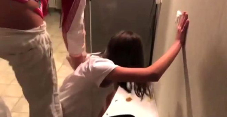 Oyuncu Aleksey Panin, Evi Kirleten Kızını Kalorifere Bağladı