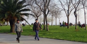 Coronayı Umursamadan Sahile Gittiler