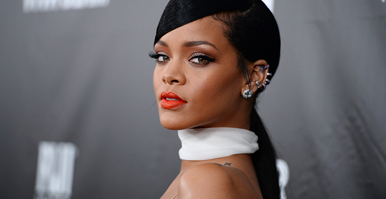 Rihanna O Kadar Kilo Aldı ki... Görenler Şok Oldu!