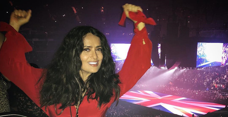 Salma Hayek Instagram'dan Kalçasını Paylaştı