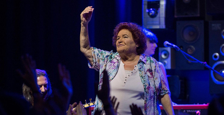 Selda Bağcan, Yeğenleri ile Sahne Aldı 