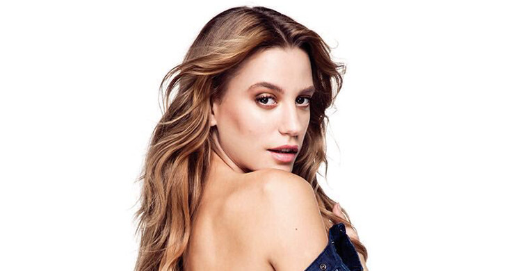 Serenay Sarıkaya'nın Terlikleri Olay Oldu
