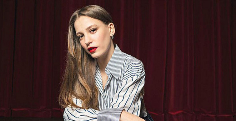 Serenay Sarıkaya'dan Üzücü Haber Lüks Aracı Kaza Yaptı!