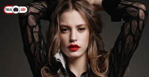 Serenay Sarıkaya’dan Mayolu Pozlar