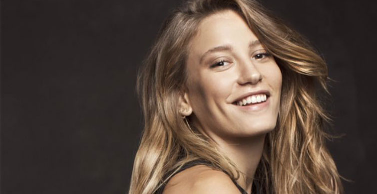 Serenay Sarıkaya Keyifli Halleriyle Dikkat Çekti