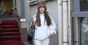 Serenay Sarıkaya, Annesi ile Cem Yılmaz’ın Tanışmasıyla İlgili Soruları Geçiştirdi