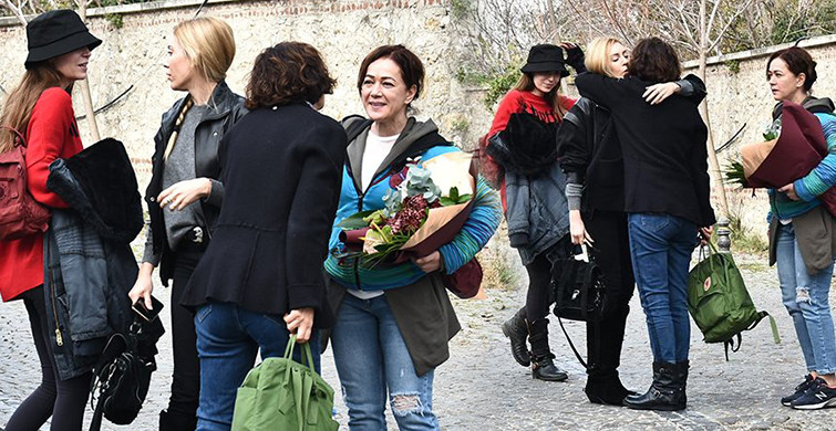 Sinem Kobal Soruları Yanıtsız Bıraktı