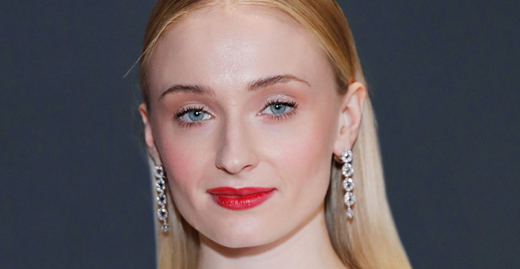 Game of Thrones'un Sansa'sı Sophie Turner Evlendi