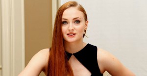Sophie Turner'ın Belirginleşen Karnı İlk Kez Görüldü