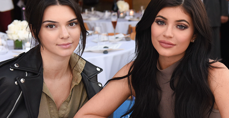 Kylie Ve Kendal Jenner'in Kıyafetleri Sosyal Medyayı Salladı!