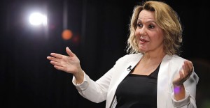 Sumru Yavrucuk’tan Takipçisine Çene Cevabı