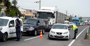 İstanbul'dan Kaçanlar Tekirdağ Girişinde Kilometrelerce Araç Kuyruğu Oluşturdu