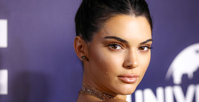 Kendall Jenner Flaşların Kurbanı Oldu