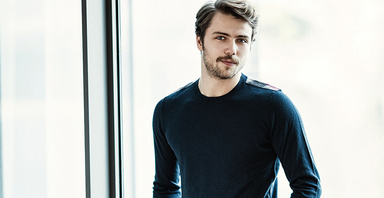 Tolga Sarıtaş, Sevgilisiyle Görüntülendi Trafiği Birbirine Kattı