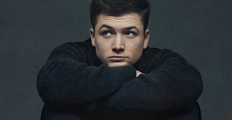 Taron Egerton Kimdir? Taron Egerton Boyu Kaç, Kilosu Kaç, Aslen Nereli, Sevgilisi Kimdir?