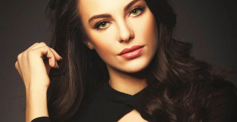 Tuvana Türkay Tatilde Çılgınlar Gibi Eğleniyor