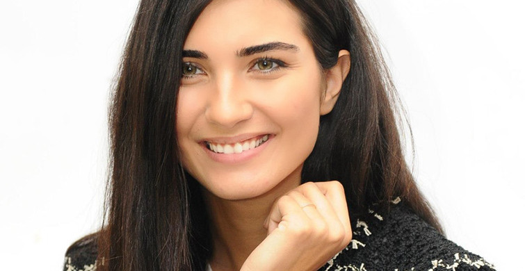Tuba Büyüküstün Bayramı Kızlarıyla Geçirecek