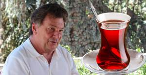 Vedat Milor'dan Sosyal Medyayı Sallayan 'Çay' Paylaşımı