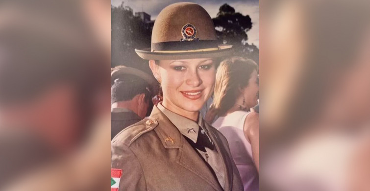 Verdiği pozlarla polislik mesleğinin şerefini yerle bir etti! ama şimdi milyonlar kazanıyor