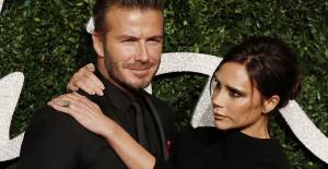 Victoria Beckham Gülümseyerek Poz Verdi