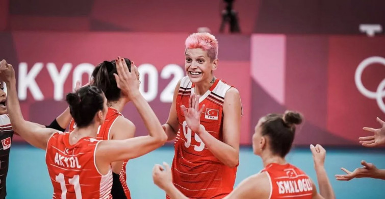 Voleybolcu Ebrar Karakurt'un Sevgilisiyle Birlikte Paylaştığı Olay Yaratacak Pozları