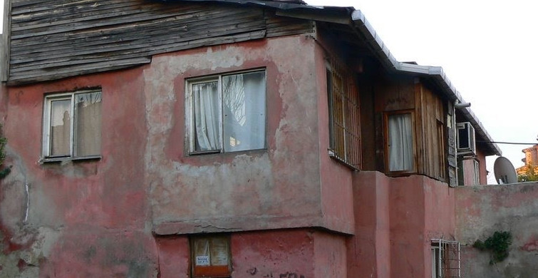 Yardım Etmek İçin Evine Aldığı Kadını Ölü Halde Buldu!
