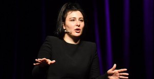 Yasemin Sakallıoğlu’ndan Karantina Sürecini Anlatan Eğlenceli Paylaşım
