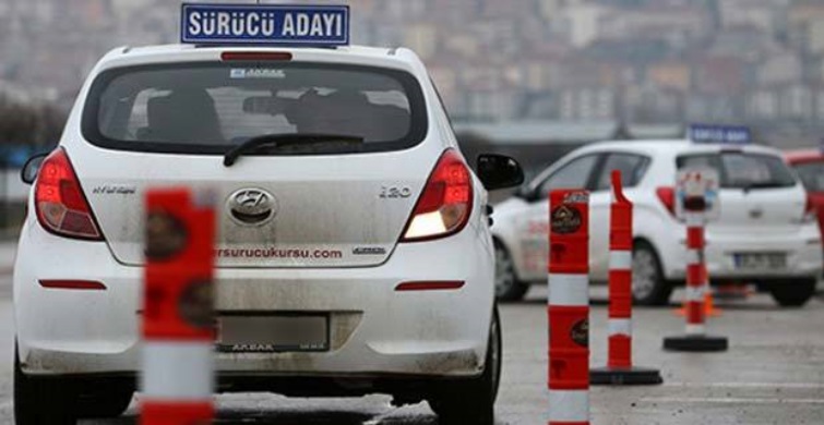 Ehliyet İçin Direksiyon Sınavında Yapmanız Gerekenler
