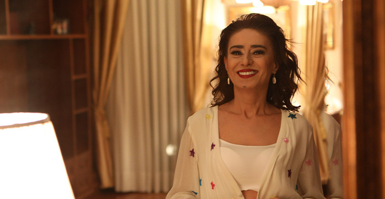 Yıldız Tilbe Saçlarını Kısa Kestirdi