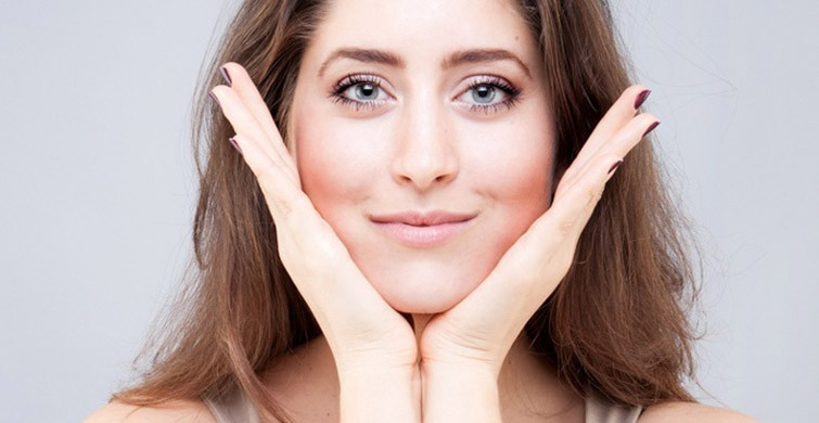 Yüz Yağlarını Gideren ve Kırışıklıklarla Mücadele Eden 9 Adımlı Egzersiz