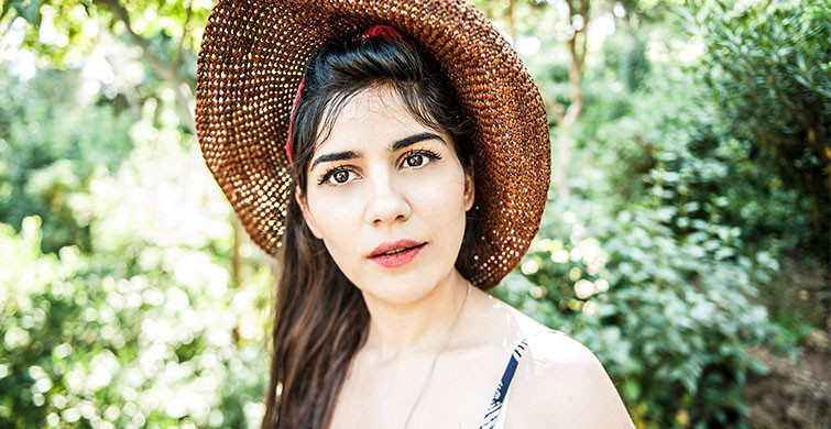 Zeynep Çamcı Kimdir? Zeynep Çamcı Boyu Kaç, Kilosu Kaç, Aslen Nereli, Sevgilisi Kimdir?