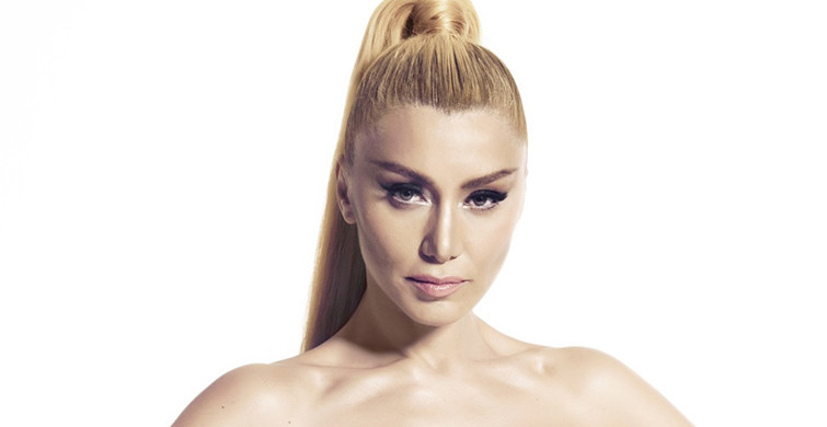 Zeynep Mansur'dan Bikinili Paylaşım