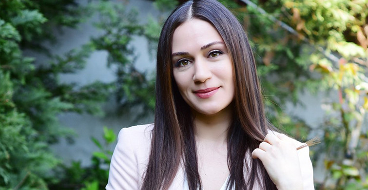 Özge Borak Tatil Pozuyla Beğeni Topladı