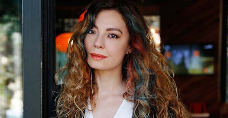 Özge Özder Tatilcilere Selam Yolladı