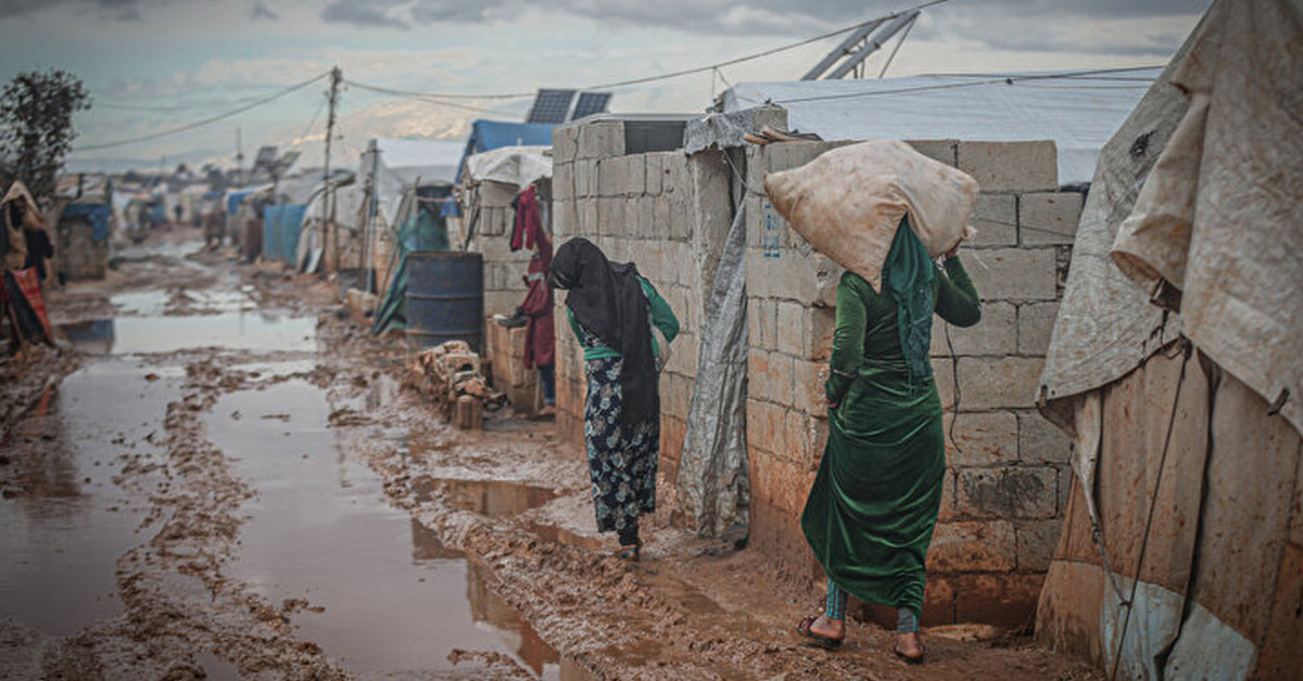 BİNLERCE SİVİL HARAP OLDU