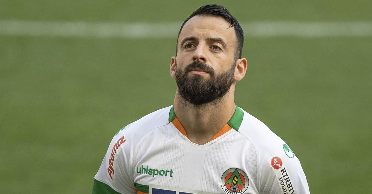 HANGİ TAKIMLARDA OYNADI?